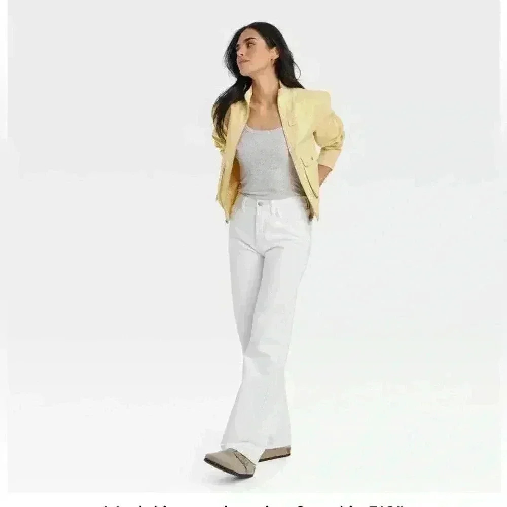 Women's Mid-Rise 90's Baggy Jeans -
Universal Thread™ White 14